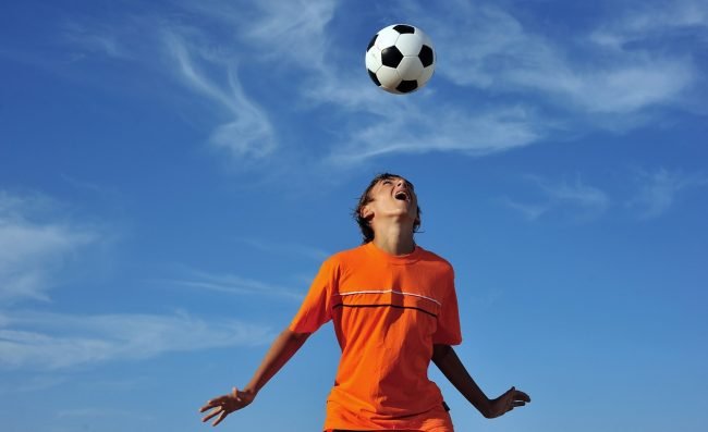 ws_Young_player_with_the_ball_2560x1600 – copia