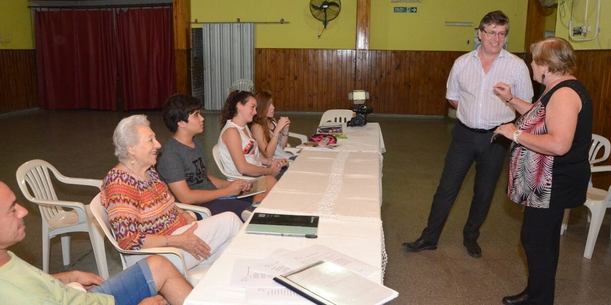 El Presidente Comunal visitó el taller gratuito de escritura poética El Presidente Comunal visitó el taller gratuito de escritura poética
